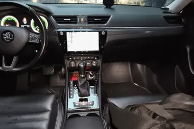 Skoda Superb 2018, 54400 км, за 10353 USD - фото 12