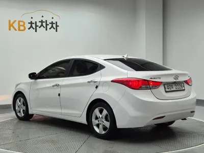 Hyundai Avante 2013, 105789 км, за 3413.42 USD