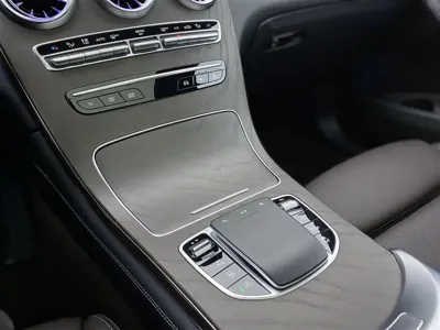 Mercedes-Benz GLC 2021, 54300 км, за 26014.8 USD - фото 18