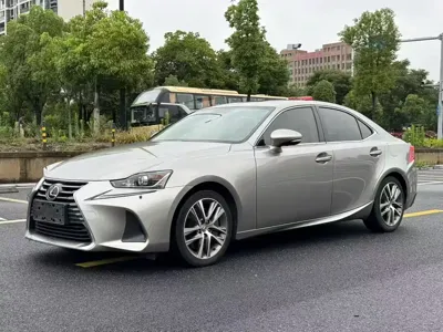 Lexus IS · 2017 год