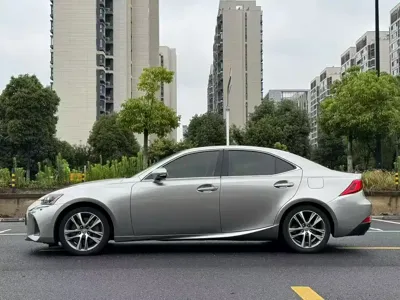 Lexus IS 2017, 80000 км, за 14572.56 USD