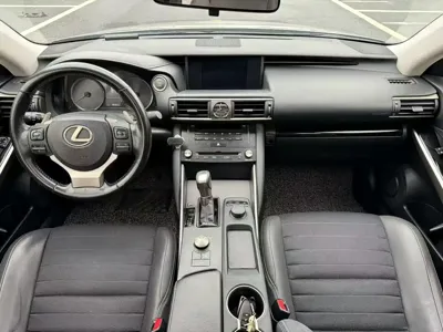 Lexus IS 2017, 80000 км, за 14572.56 USD