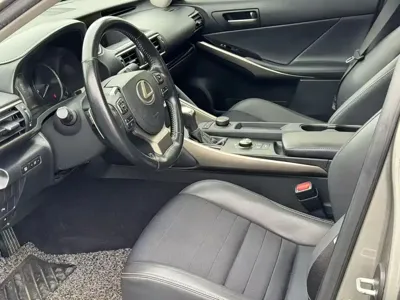Lexus IS 2017, 80000 км, за 14572.56 USD - фото 9