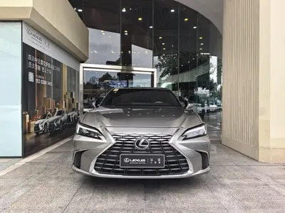 Lexus ES · 2025 год