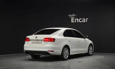 Volkswagen Jetta 2013, 95684 км, за 2921.1 USD