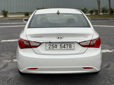 Hyundai Sonata 2014, 199000 км, за 2470.26 USD