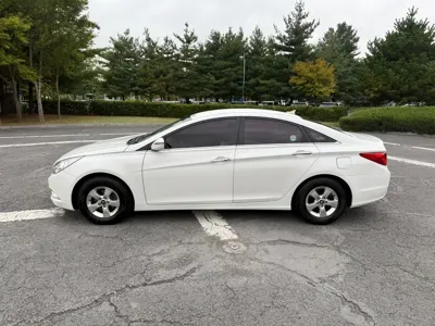 Hyundai Sonata 2014, 199000 км, за 2470.26 USD