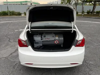 Hyundai Sonata 2014, 199000 км, за 2470.26 USD
