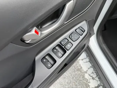 Hyundai Kona 2020, 63610 км, за 10906.94 USD - фото 19