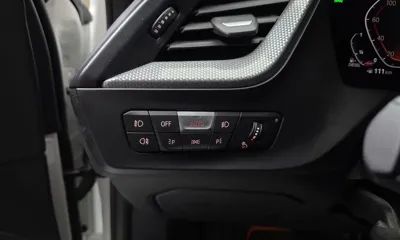 BMW 1-Series 2021, 67766 км, за 14375.74 USD - фото 27