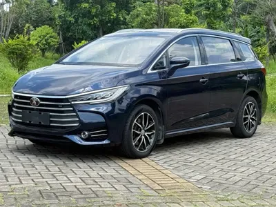 BYD MAX · 2018 год