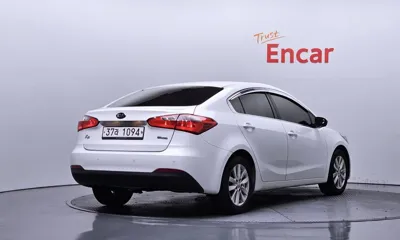 Kia K3 2015, 129268 км, за 3055.32 USD
