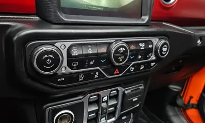 Jeep Wrangler 2020, 105328 км, за 21433.24 USD - фото 16