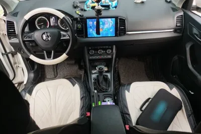 Skoda Karoq 2018, 72300 км, за 7401 USD - фото 9