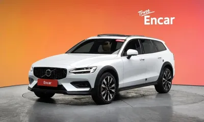 Volvo V60 · 2023 год
