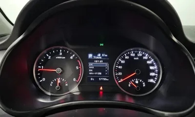 Kia Stonic 2019, 57799 км, за 6291.39 USD - фото 8