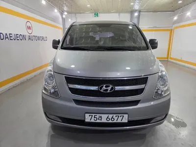 Hyundai Starex 2012, 118300 км, за 5667.76 USD