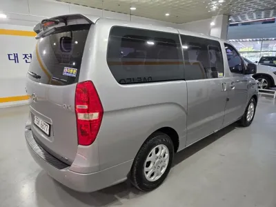 Hyundai Starex 2012, 118300 км, за 5667.76 USD
