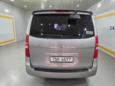 Hyundai Starex 2012, 118300 км, за 5667.76 USD