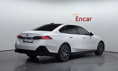 BMW 5-Series 2026, 4096 км, за 44886.02 USD