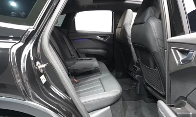 Audi Q4 e-tron 2025, 15963 км, за 32443.01 USD - фото 11