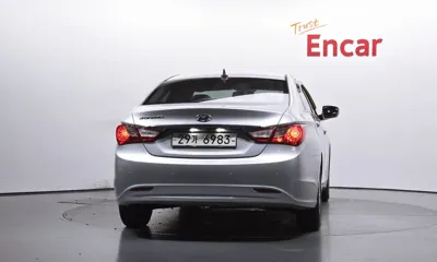 Hyundai Sonata 2012, 178045 км, за 2535.27 USD