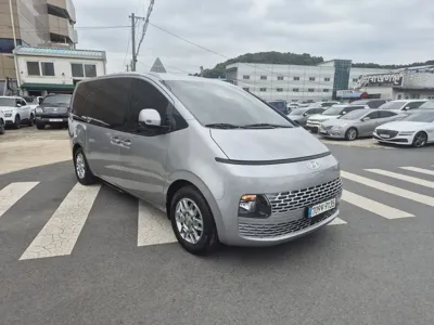 Hyundai Staria · 2023 год