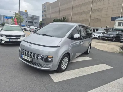 Hyundai Staria 2023, 105555 км, за 15951.16 USD