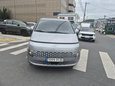 Hyundai Staria 2023, 105555 км, за 15951.16 USD