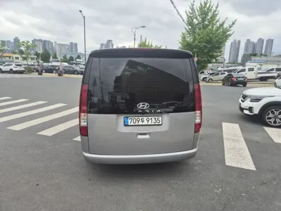 Hyundai Staria 2023, 105555 км, за 15951.16 USD