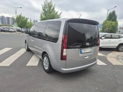 Hyundai Staria 2023, 105555 км, за 15951.16 USD