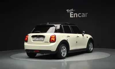 MINI Cooper 2015, 61205 км, за 5386.23 USD