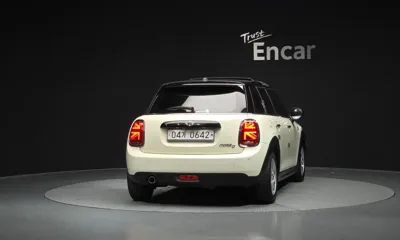 MINI Cooper 2015, 61205 км, за 5386.23 USD
