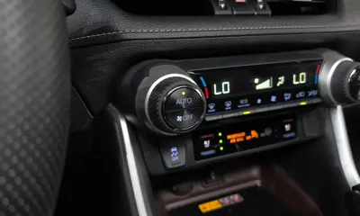 Toyota RAV4 2022, 33891 км, за 26374.95 USD - фото 29