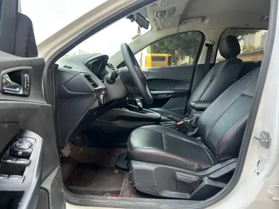 Ford Escort 2019, 63000 км, за 4782.13 USD