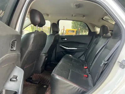 Ford Escort 2019, 63000 км, за 4782.13 USD