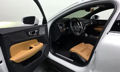 Volvo V60 2023, 25136 км, за 28558.44 USD - фото 10