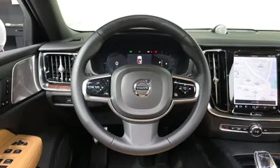 Volvo V60 2023, 25136 км, за 28558.44 USD - фото 12