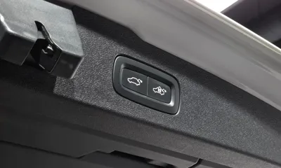 Volvo V60 2023, 25136 км, за 28558.44 USD - фото 20