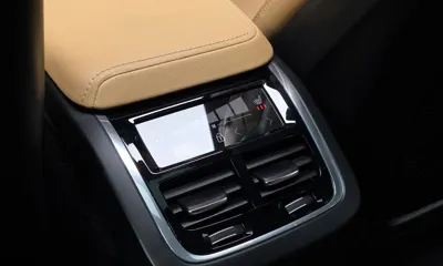 Volvo V60 2023, 25136 км, за 28558.44 USD - фото 33