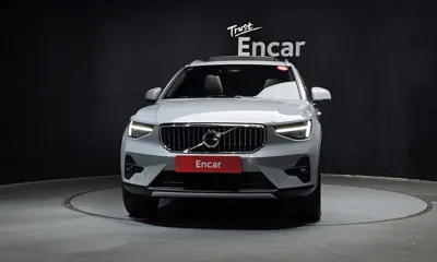 Volvo XC40 2025, 9739 км, за 27522.32 USD