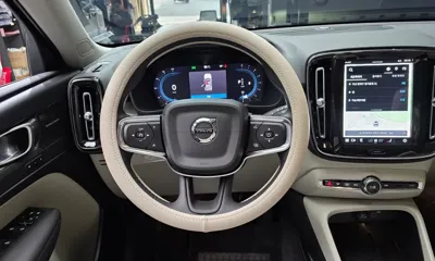 Volvo XC40 2025, 9739 км, за 27522.32 USD - фото 13