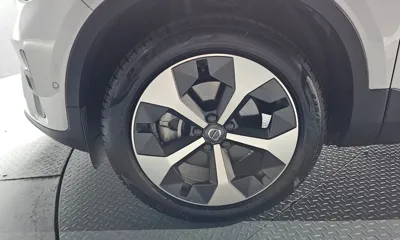 Volvo XC40 2023, 6881 км, за 28029.41 USD