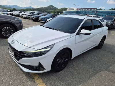 Hyundai Avante 2023, 73799 км, за 12143.89 USD