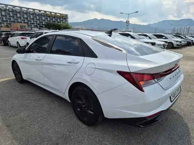 Hyundai Avante 2023, 73799 км, за 12143.89 USD