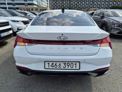 Hyundai Avante 2023, 73799 км, за 12143.89 USD
