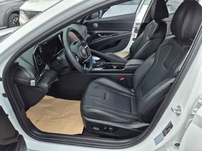 Hyundai Avante 2023, 73799 км, за 12143.89 USD - фото 9