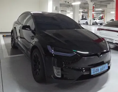 Tesla Model X · 2018 год