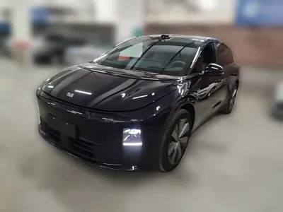 Li Auto 理想i6 · 2025 год