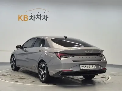 Hyundai Avante 2023, 92326 км, за 12828.02 USD